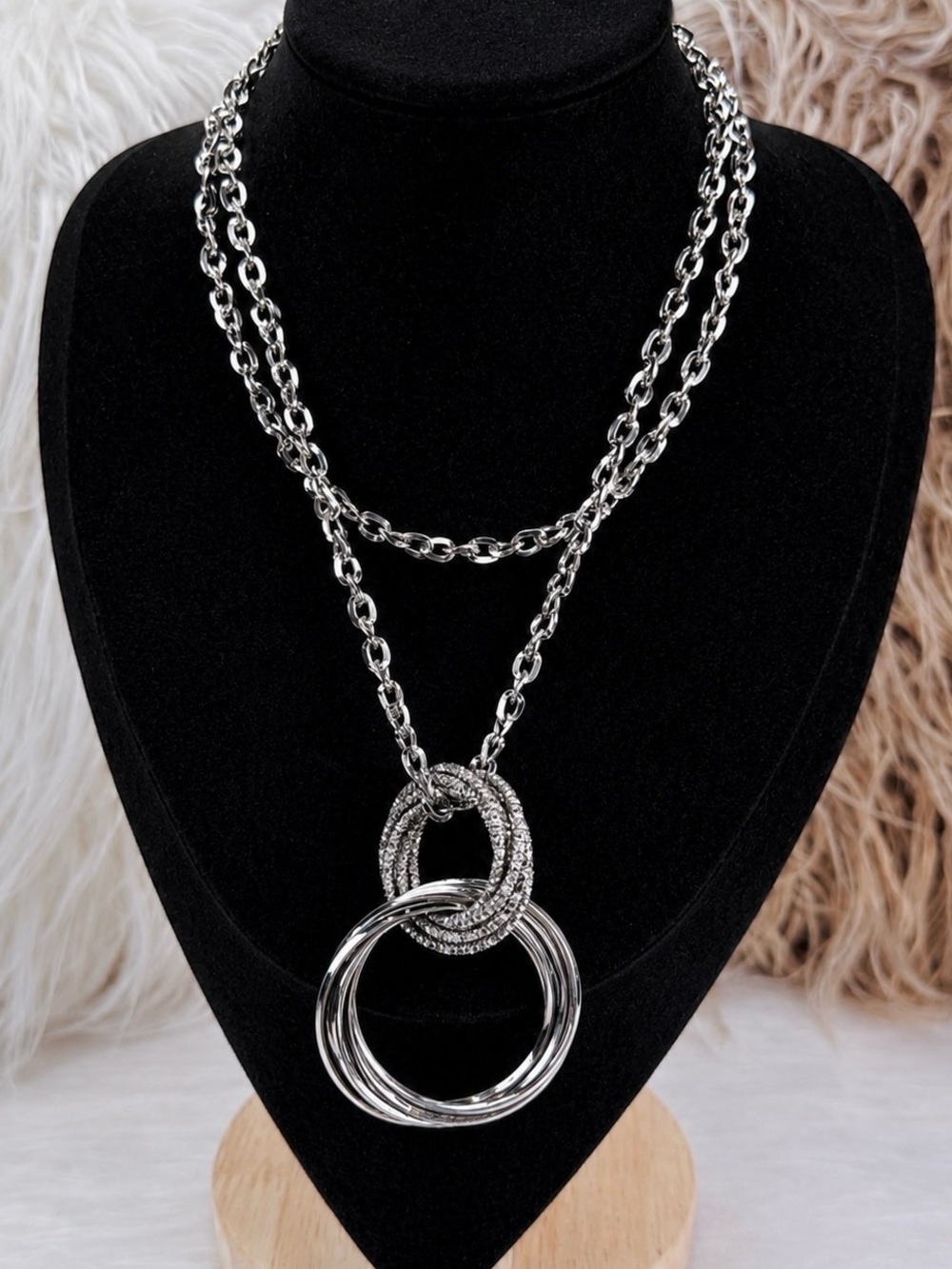 Elegant Silvertone Interlocking Circle Pendant Long Necklace